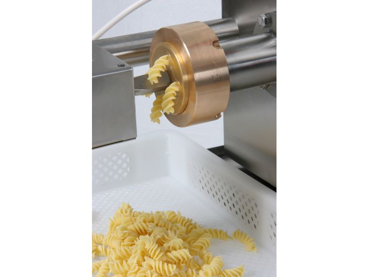 Italgi Estro producing short pasta shapes including penne, fusilli, and maccheroni